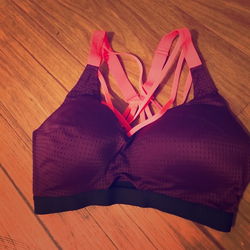 Victoria’s Secret sports bra 34DD